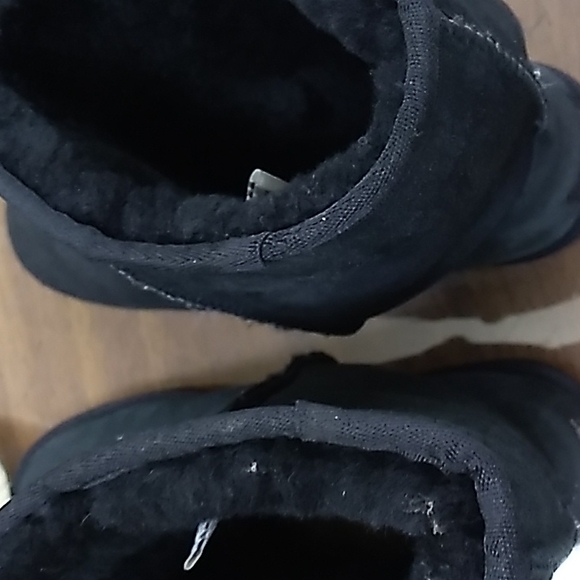 Uggs great for those cold days - Picture 3 of 4